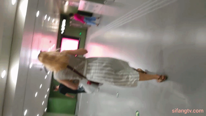 满身纹身社会姐，肉感身材沙发上玩穴，张开双腿爆操，爽的低低呻吟