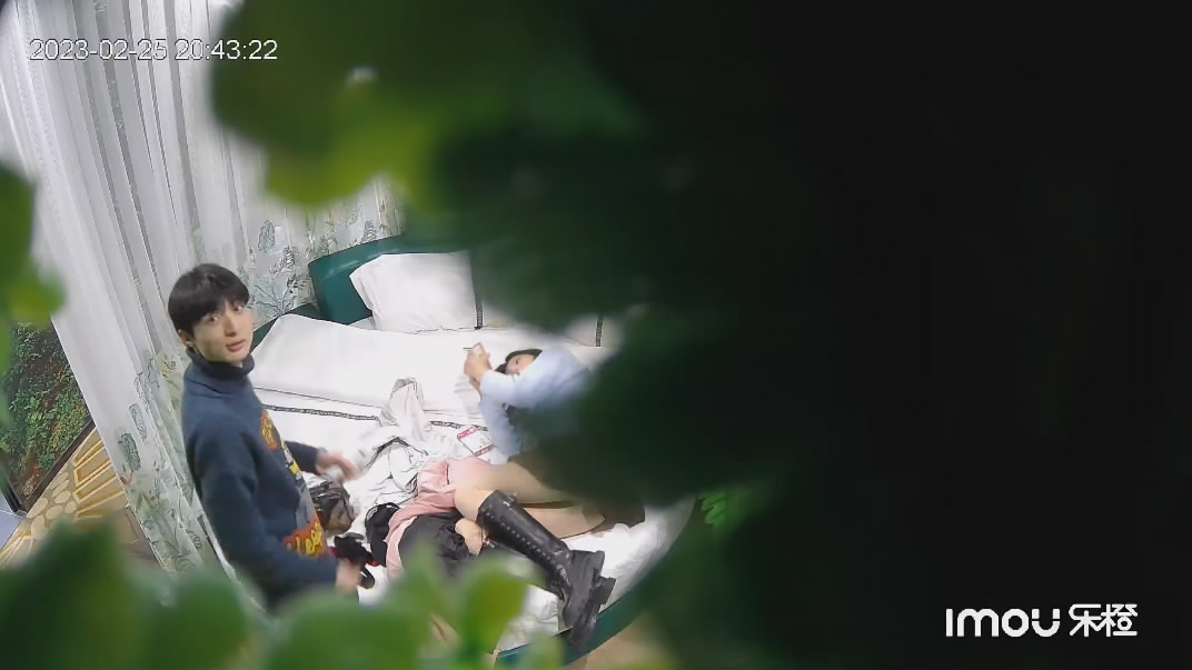 酒店超清晰偷拍乐橙精品黑丝情趣内衣反差学生妹被操鬼哭狼嚎淫叫