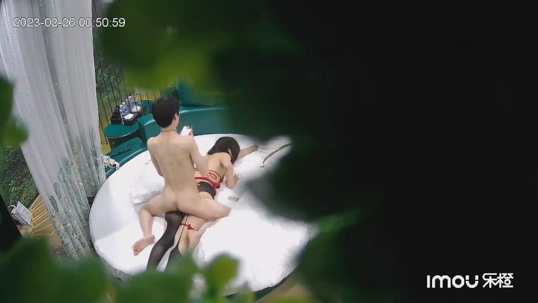 酒店超清晰偷拍乐橙精品黑丝情趣内衣反差学生妹被操鬼哭狼嚎淫叫