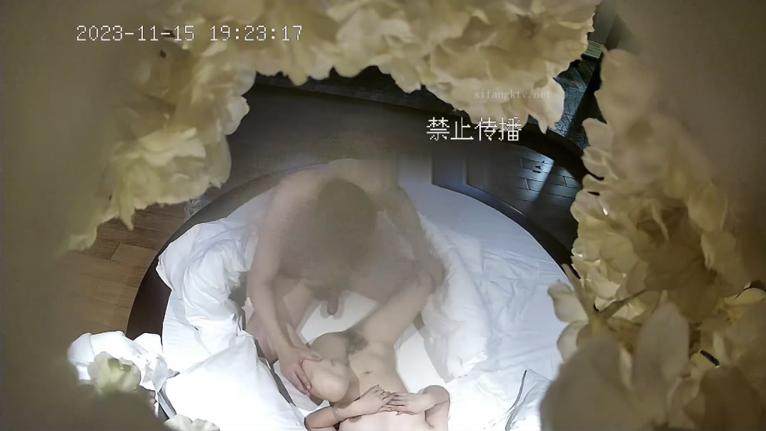 新流出酒店情趣圆床偷拍大款叔狂舔高贵气质美女少妇 逼逼后侧入各种体位姿势操