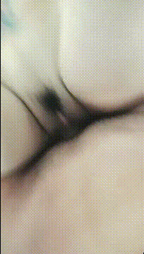 双飞高颜值姐妹花 姐夫很厉害 操完小姨子再操老婆 貌似小姨子没爽够还在旁边紫薇摸逼