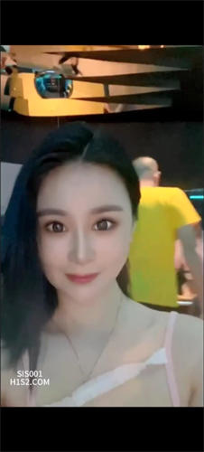 9分超高颜值的美少妇御姐和金主打炮视频流出，貌似是个网红，极品大胸很粉，佛祖也要动心