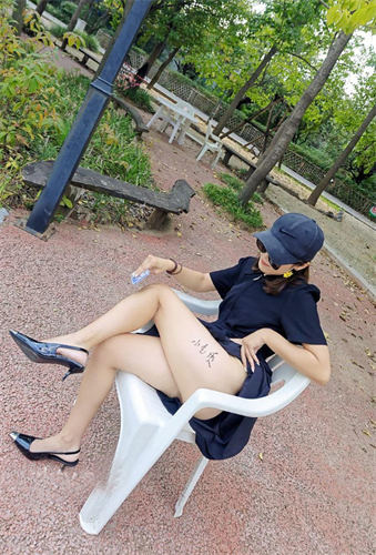 淫乱至极的【小气质夫妇】老夫老妻了，简单做爱已没意思，找高质量单男来一起操老婆，三人一起爽