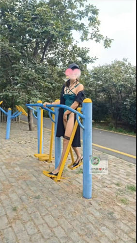 淫乱至极的【小气质夫妇】老夫老妻了，简单做爱已没意思，找高质量单男来一起操老婆，三人一起爽