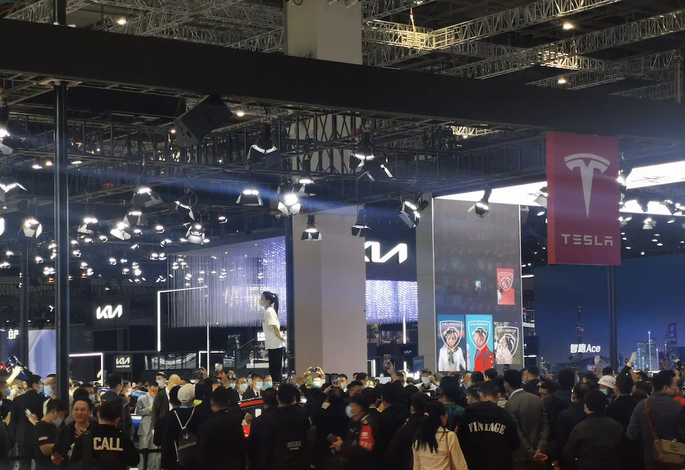 特斯拉维权女车主胜诉，自媒体赔偿道歉