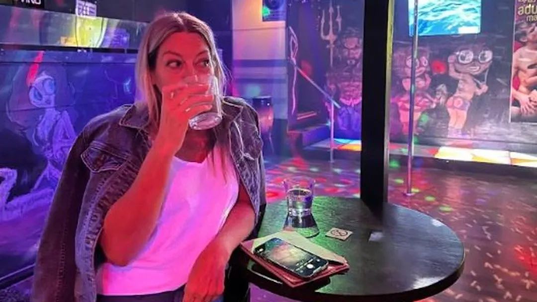 澳洲“换妻俱乐部”里面到底什么样？“1个房间4对夫妻”