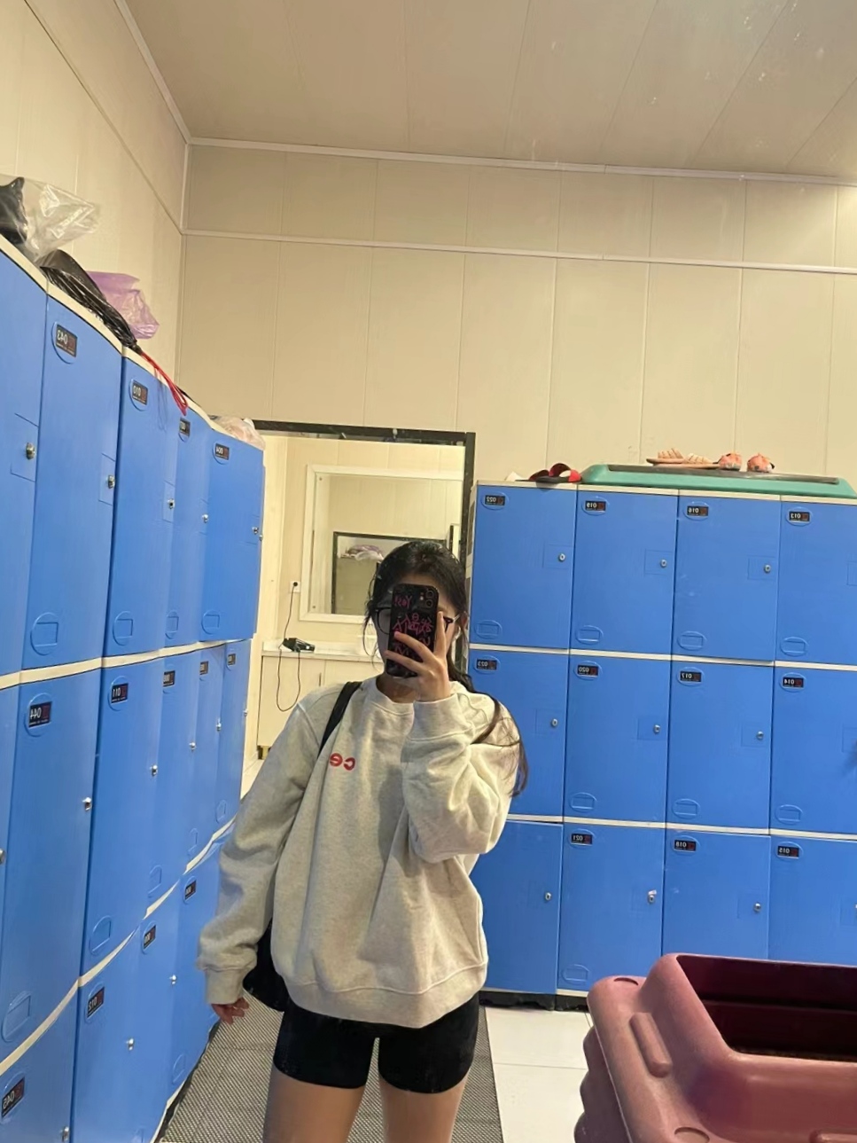 关键词:邻居 学长 好感 帮助 喝酒 送回 洗澡 交往 半推半就 开发 结束