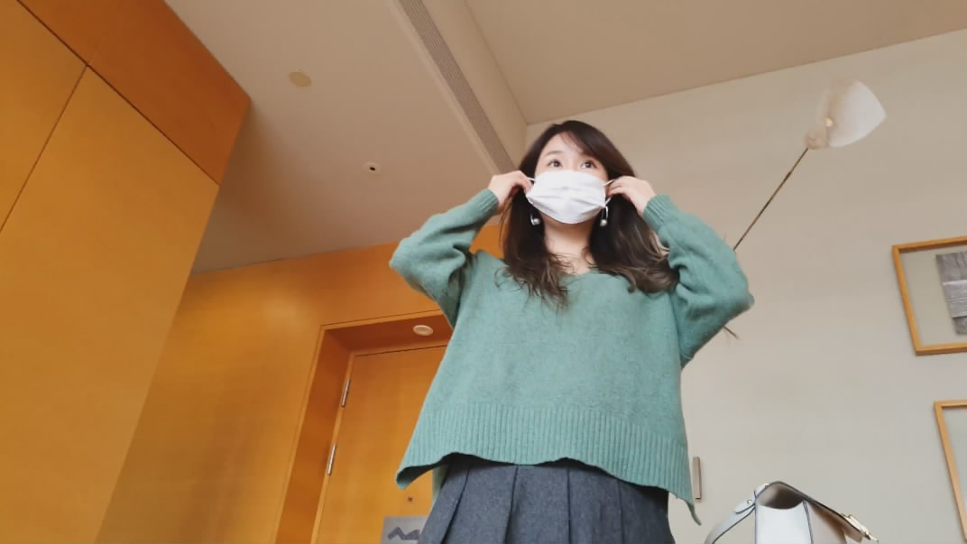 酒店约炮白肤美丰满御姐李彩雅趴在窗台看着街景操