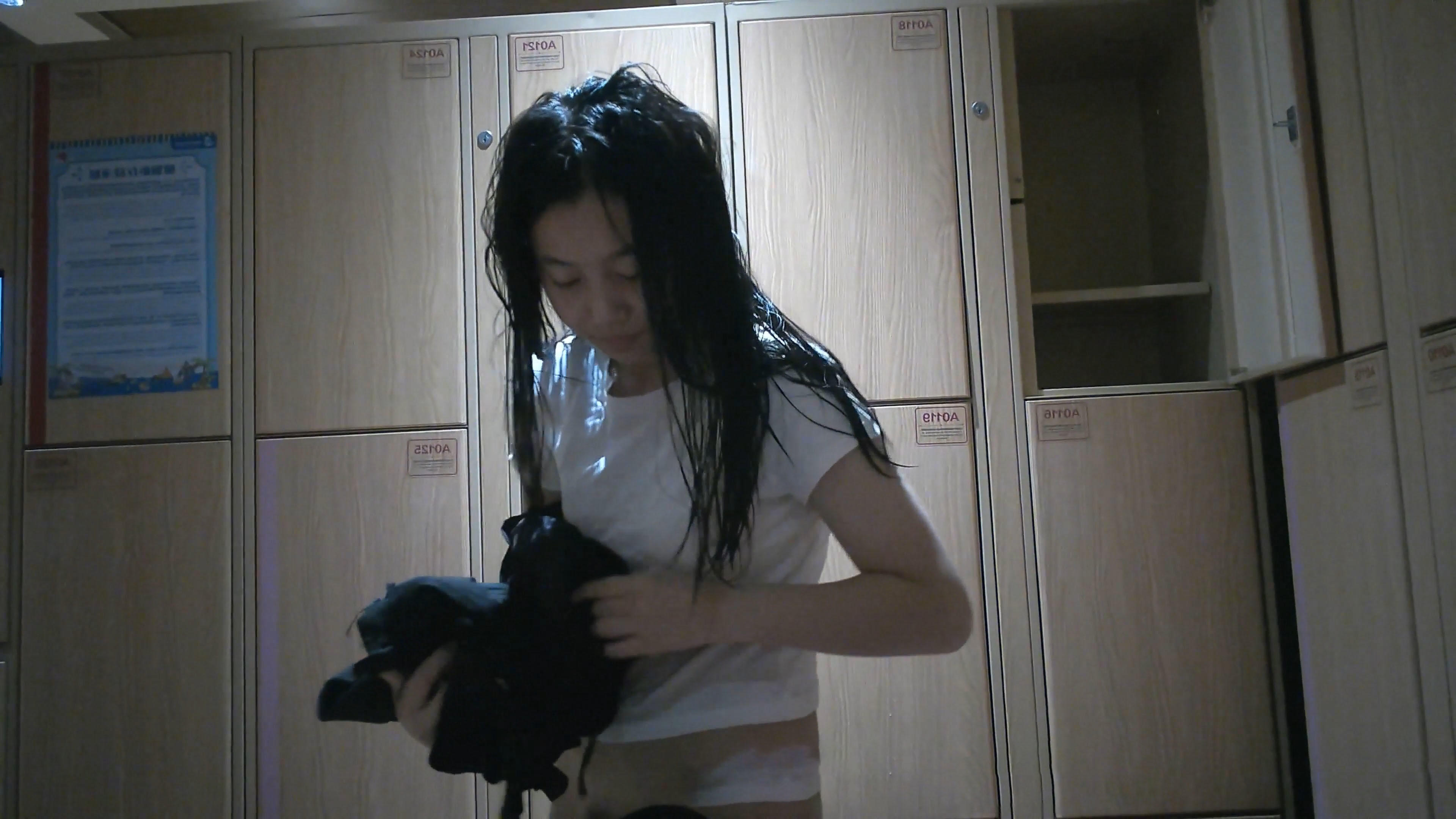 国内某水上乐园偷拍淋浴换衣 美女如云 学生妹大合集