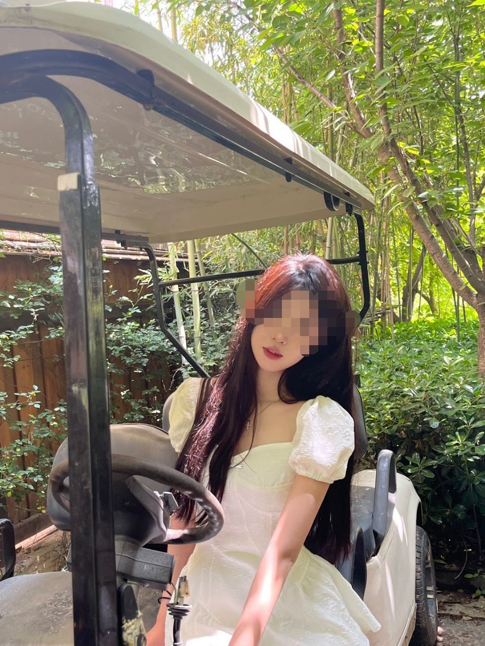 一句话总结自己:反差婊，人前乖乖女，人后小母狗