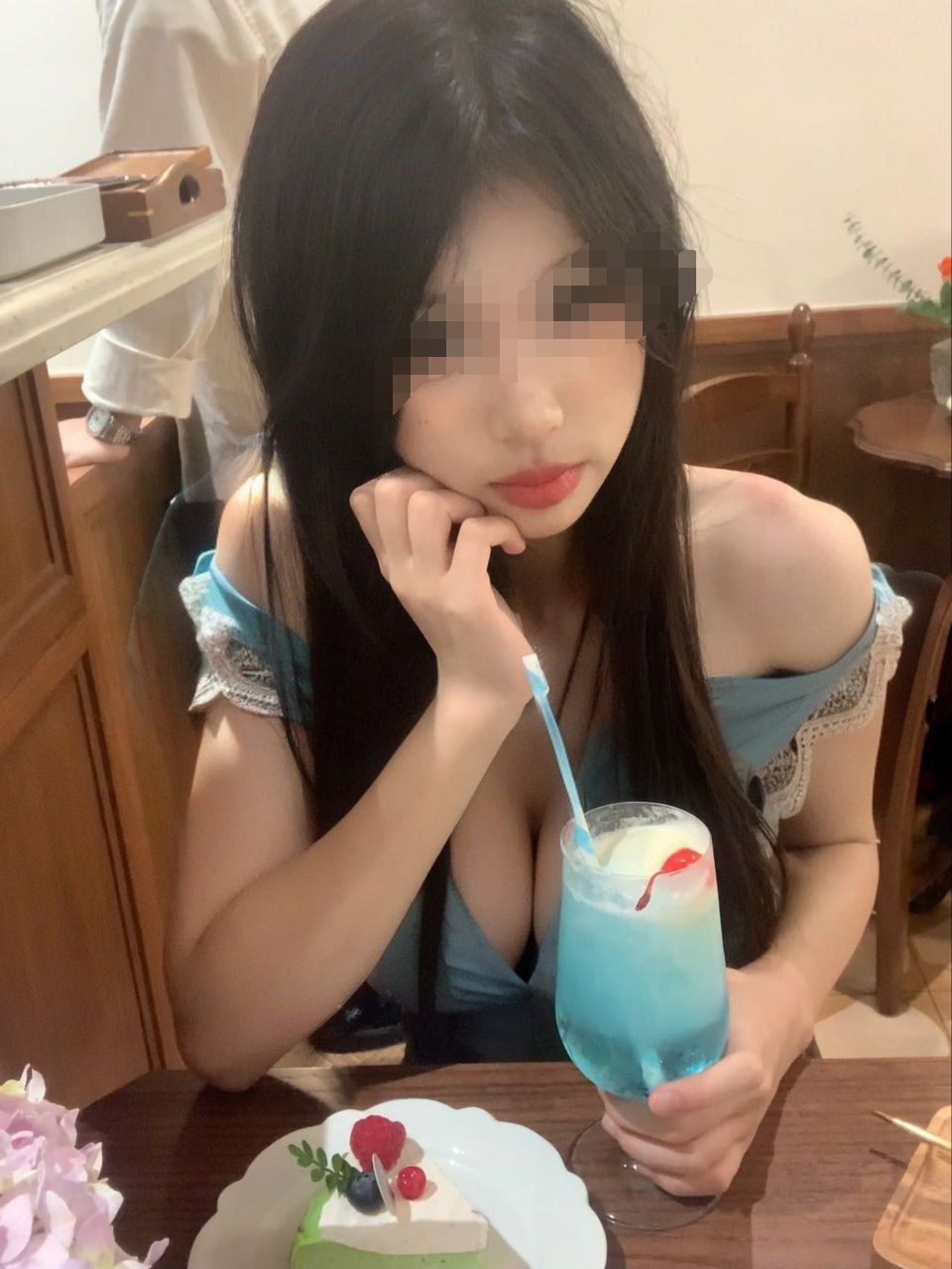 塞跳蛋回学校上课 在学校自慰被男同学听到了声音