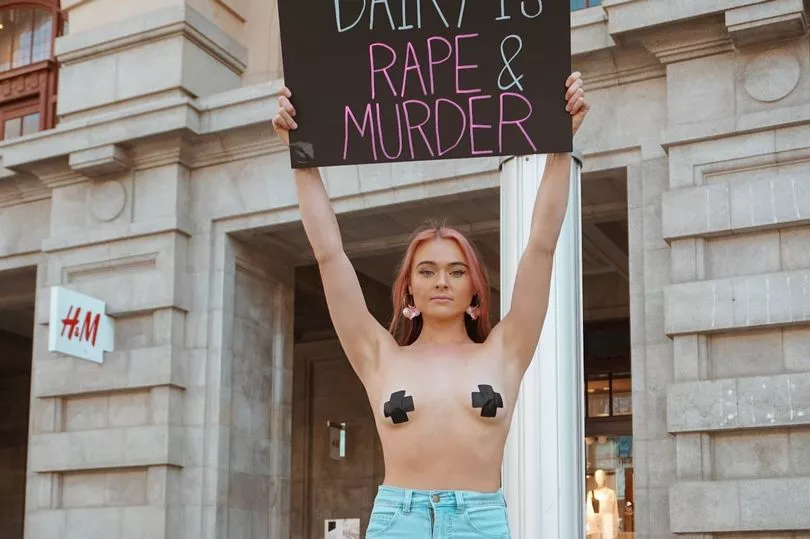 素食主义者开设了性感内容的新帐户来加强她的色情游戏