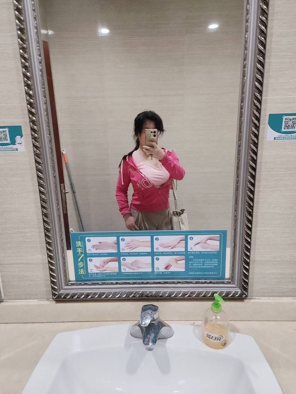 和闺蜜一起被一个大叔玩了一夜