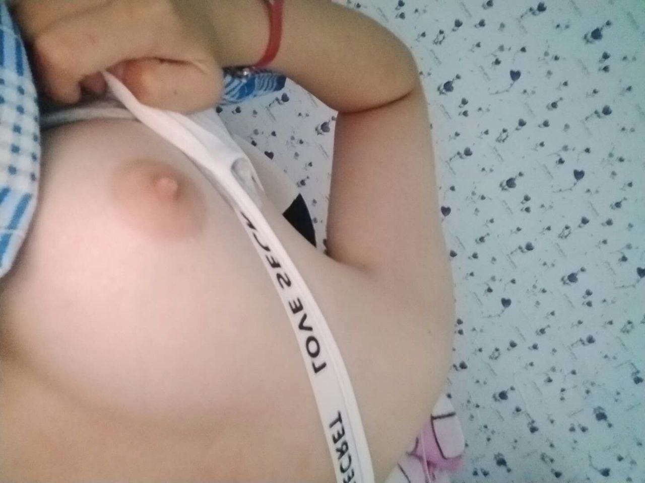 最喜欢被怎么称呼:妓女  母狗   烂货    骚逼   臭婊子