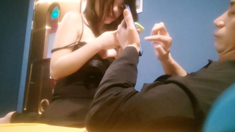 足浴勾搭大神，漂亮小少妇今夜相伴，奶子又大又软，几番推拉下拽出玩开心