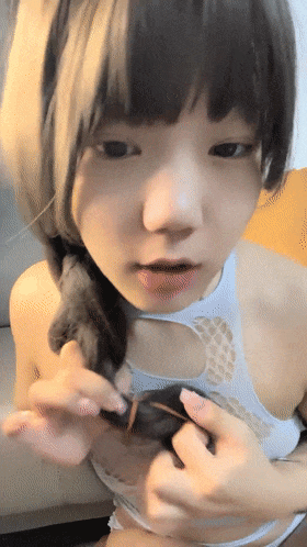 卧槽！兄弟们！校花终于给操了【02小美】，稚嫩脸庞，已经是身经百战了，扑哧扑哧的大鸡巴不停插进来