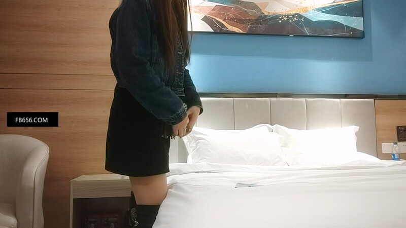 极品良家难得一遇，喷了一床，淫水如柱呻吟不断，强烈推荐