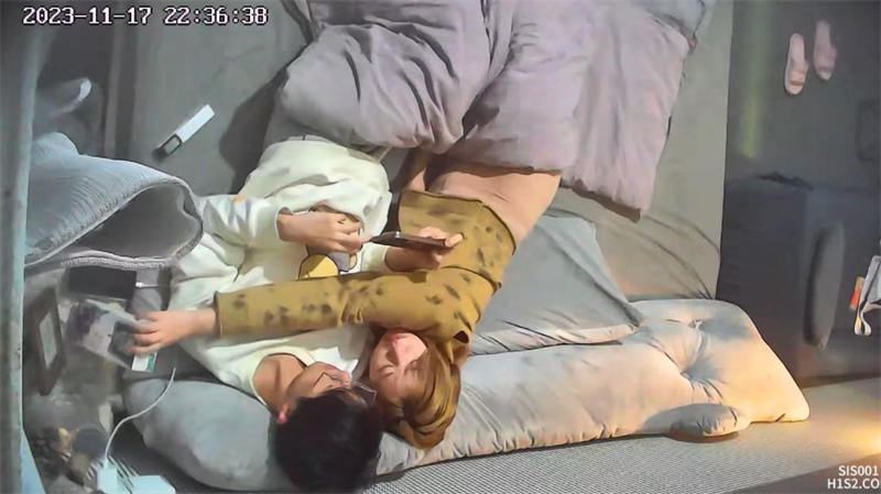 酒店偷拍年轻情侣开房啪啪！漂亮圆脸妹子长相清纯非常白皙，一双美腿穿上厚肉丝 挑逗足交男友 狠插