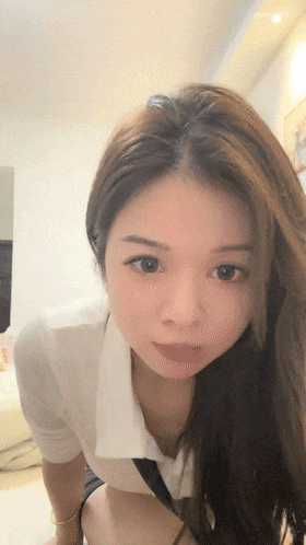 酒吧女神,闺房里脱光,抠逼,撒尿,媚眼如丝,真是个小骚货,超赞推荐!