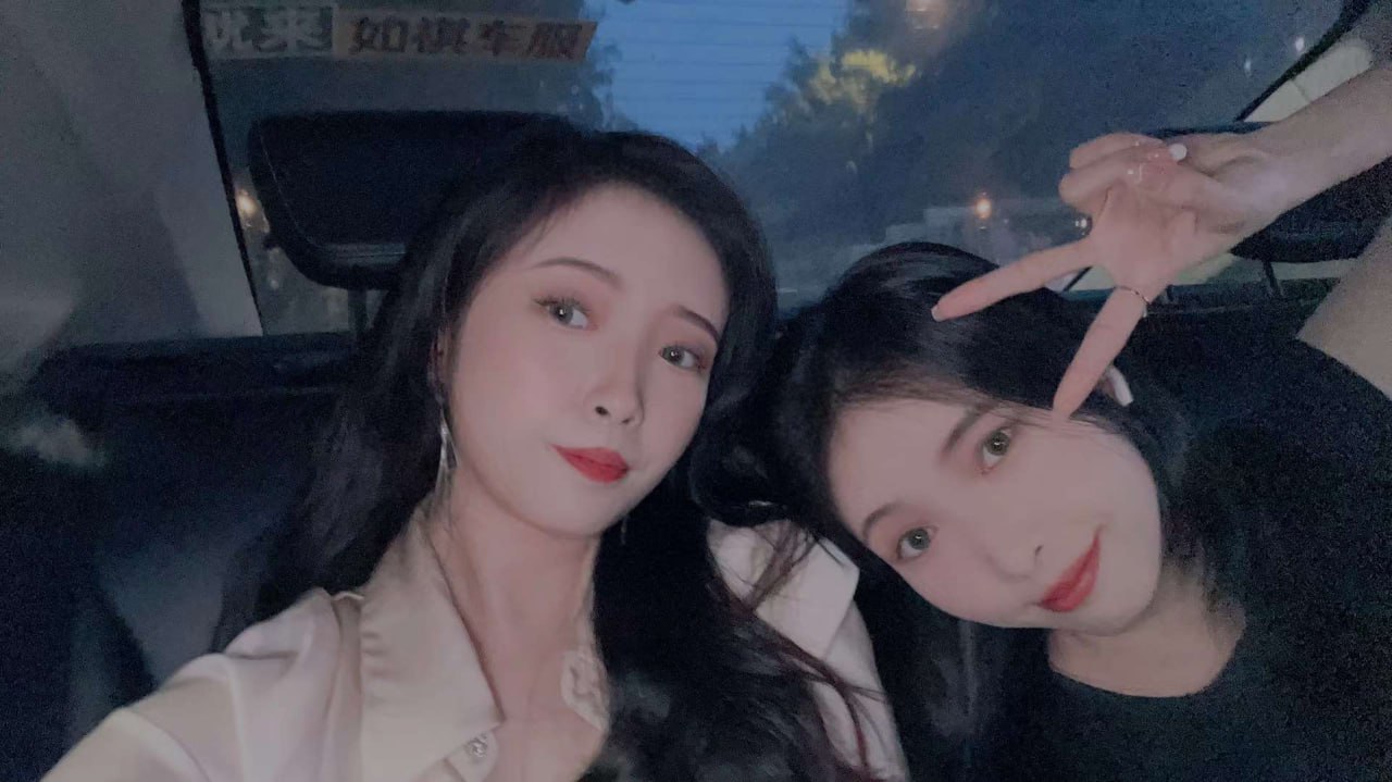 两姐妹以及各自男朋友一起去旅游，两姐妹喝醉后被两个男朋友轮流内射