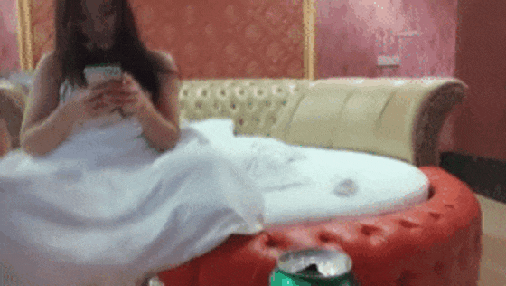 偷拍漂亮小少妇，饥渴许久，性欲旺盛干两次，全程记录完整版