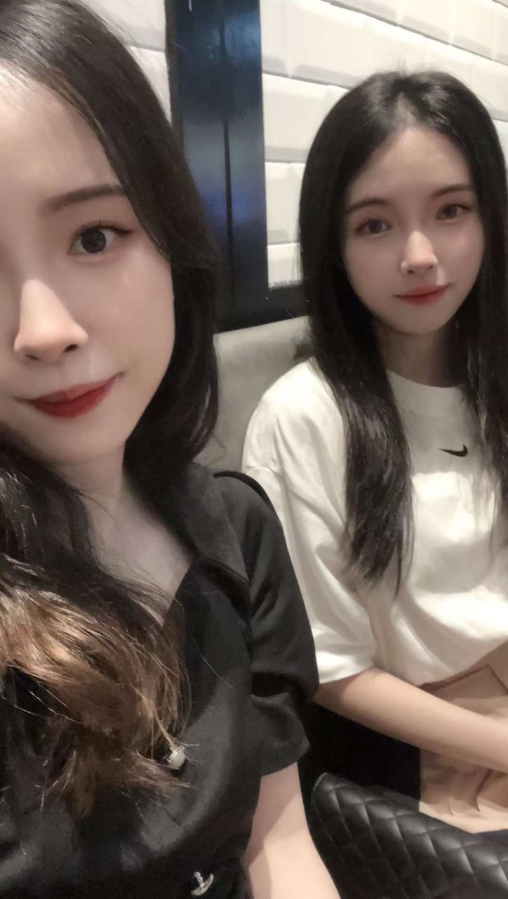 两姐妹以及各自男朋友一起去旅游，两姐妹喝醉后被两个男朋友轮流内射