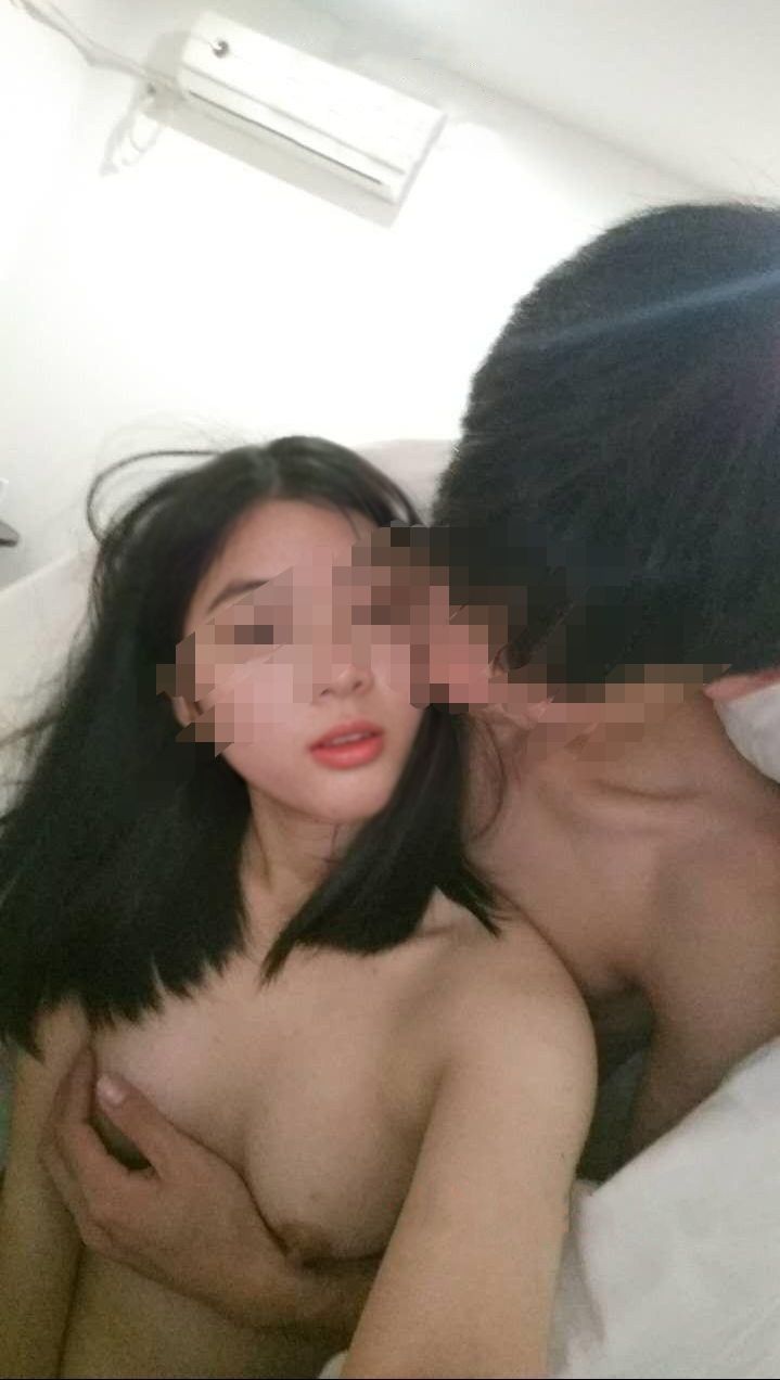 放假和三个外校体特做了一晚 一边和体特做一边和男朋友打电话