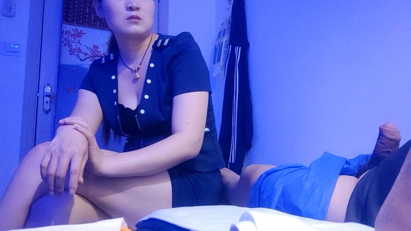 按摩店好一通忽悠勾搭，30多岁小少妇，白臀撅起，果断插入干水汪汪的逼