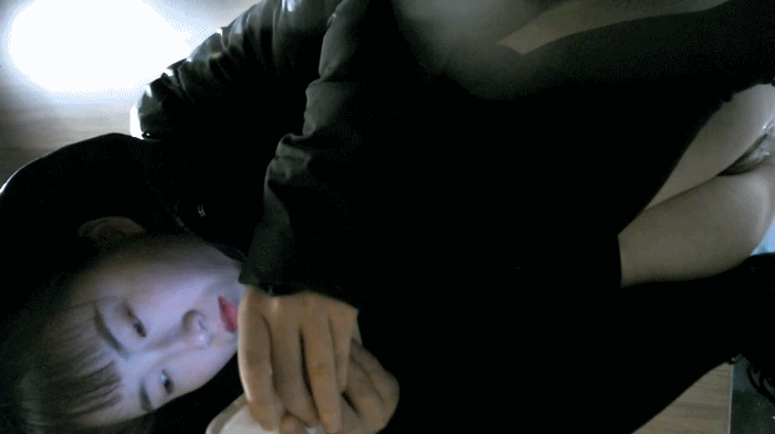 商场女厕全景偷拍多位小嫩妹的极品美鲍鱼