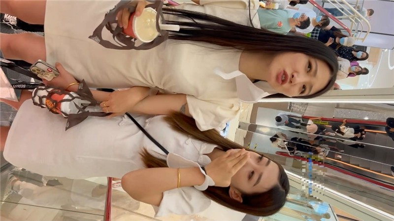 牛B大神潜入会展中心高清抄底几个女神级的妹子