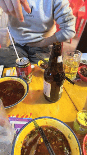 成都小美女 夜晚街头吃喝玩乐一条龙,【瘦不下来的欢小姐】,几瓶啤酒助兴,跟男友激情啪啪