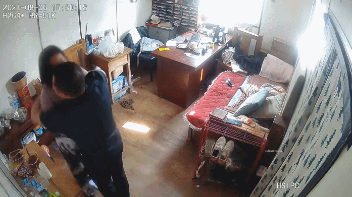 《办公楼监控破解》偷窥中年老板和女助理多次在办公室啪啪