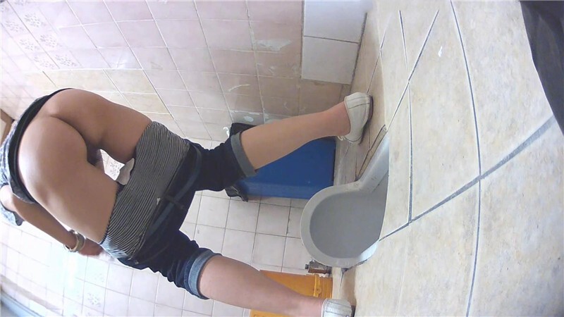 办公楼女厕固定摄像头偷窥多位年轻的美女职员嘘嘘干啥的都有