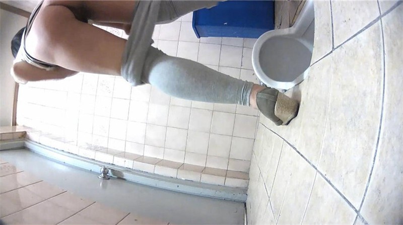 办公楼女厕固定摄像头偷窥多位年轻的美女职员嘘嘘干啥的都有