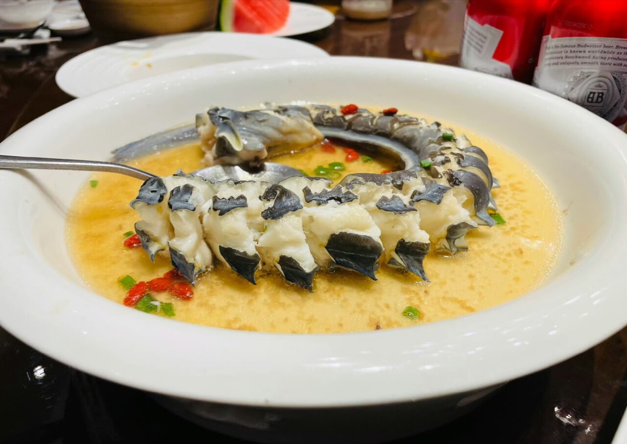 权力的快乐。不怪哥们不是人，而是公关太迷人