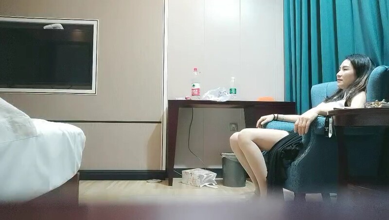 不常被人操的美人妻，水真的多，一舔就有，插得嗷嗷叫好爽啊！