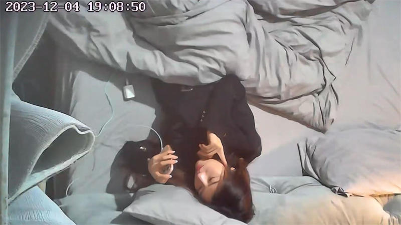 圆脸漂亮的清纯美眉,第一次就被干的求饶,第二次被操太猛 受不了哭了,但好像又享受,最后虚脱