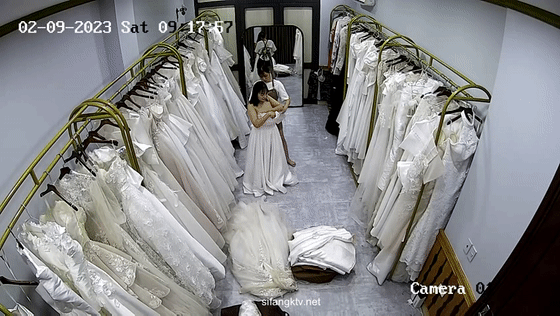 十二月最新流出【 破解摄像头】婚纱摄影店 多位新娘试婚纱