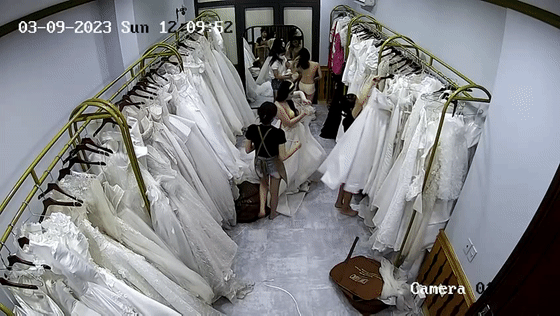 十二月最新流出【 破解摄像头】婚纱摄影店 多位新娘试婚纱