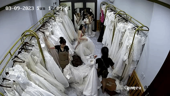 十二月最新流出【 破解摄像头】婚纱摄影店 多位新娘试婚纱
