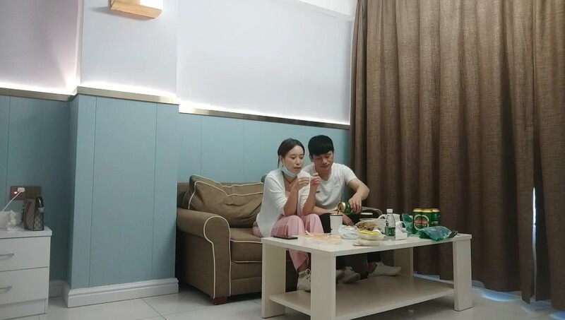 偷拍 风情万种的小少妇，羞涩中带着一丝期盼，酒店内被干得高潮阵阵