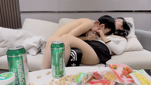 新的良家  25岁眼镜妹 反差婊，深深陶醉，直接颜射