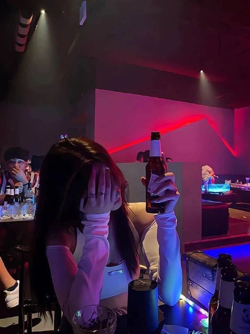 新婚 淫妻被两伴郎内射