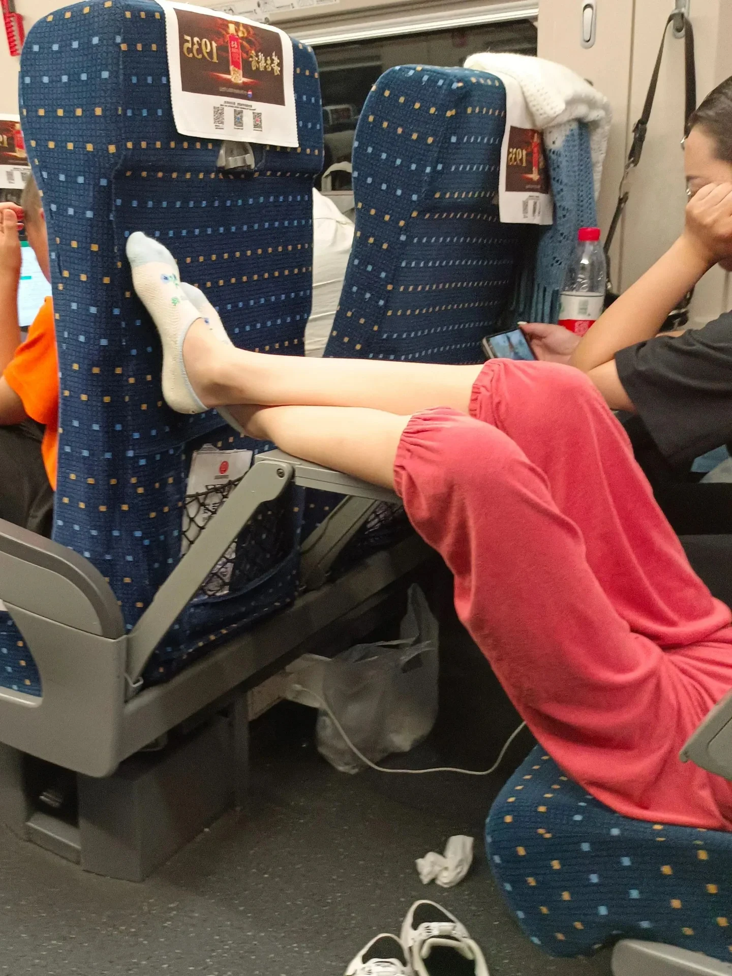 没有边界感的脚丫子