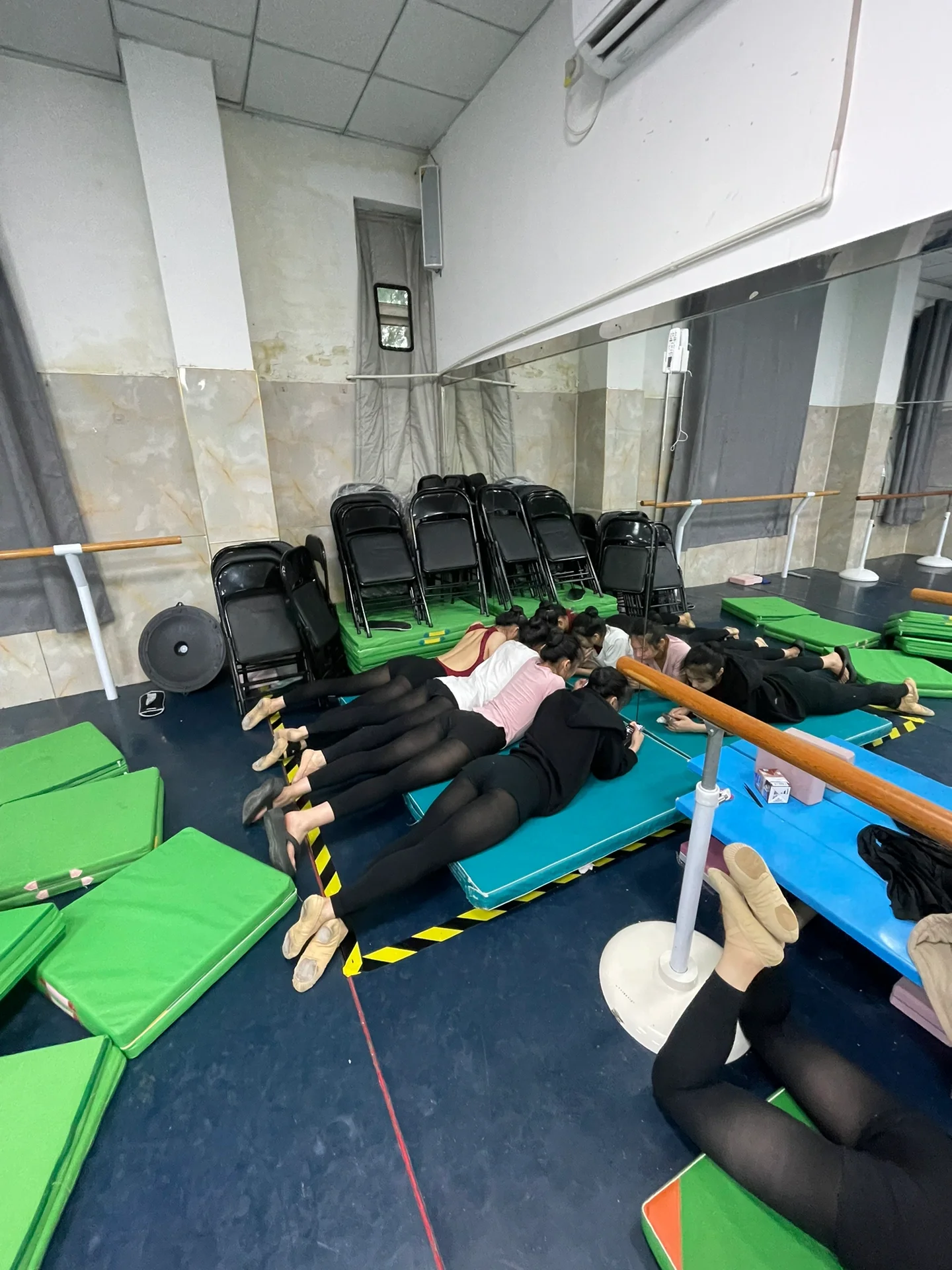 学舞蹈的艺考生们