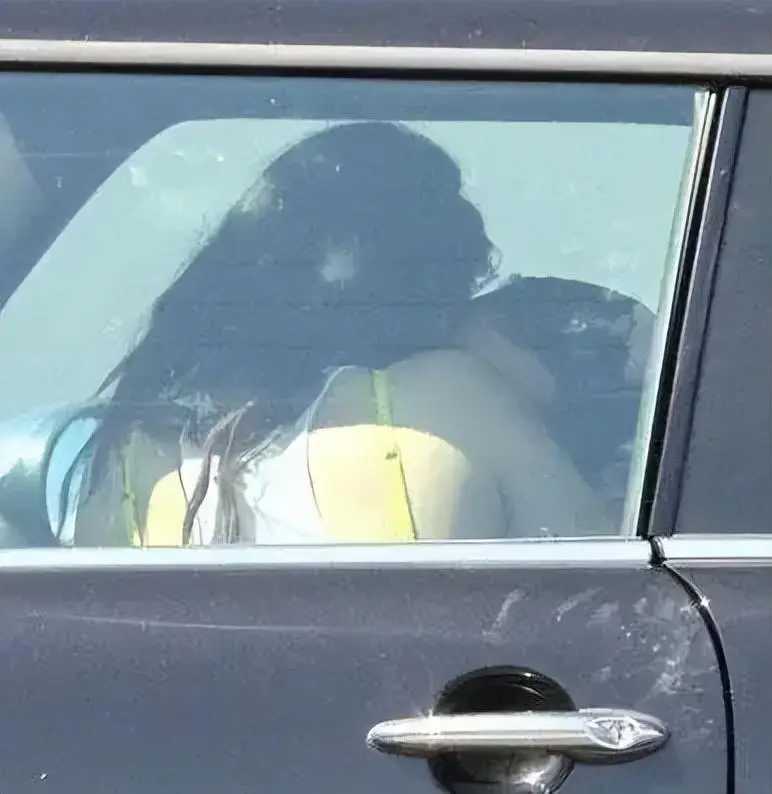 女友赌气找陌生男子车震两次，被威胁“公开裸照”，又发生性关系