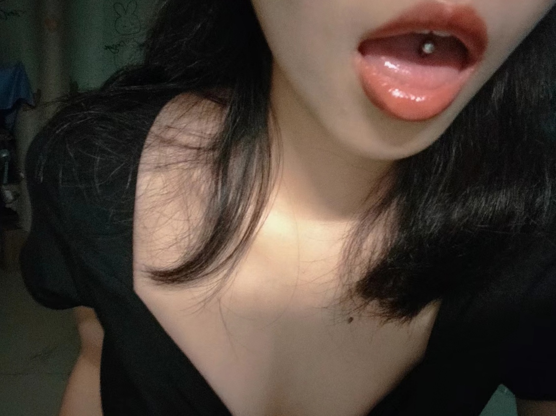 丸子头小学妹来探夜班了