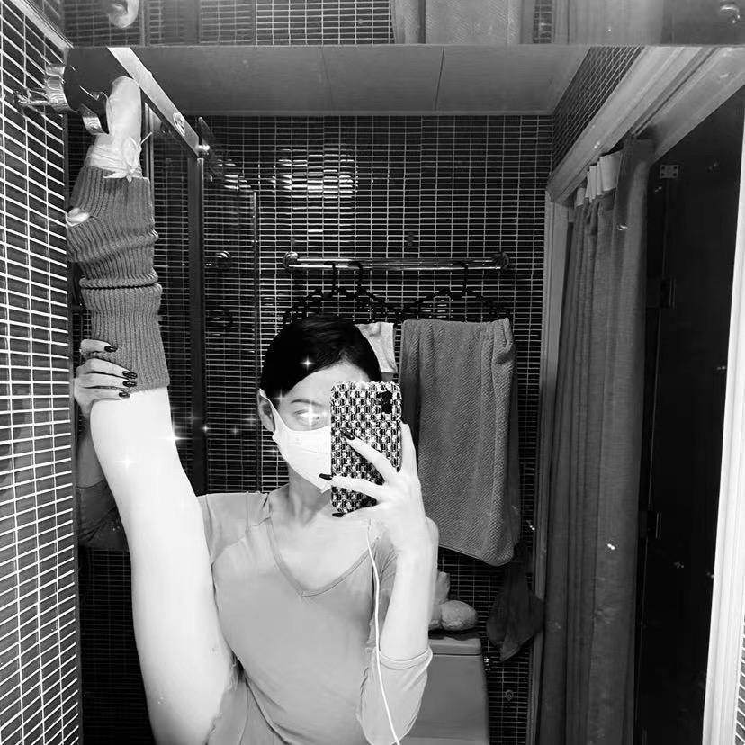 [舞蹈生系列]尹同学在线解答舞蹈女孩平胸问题