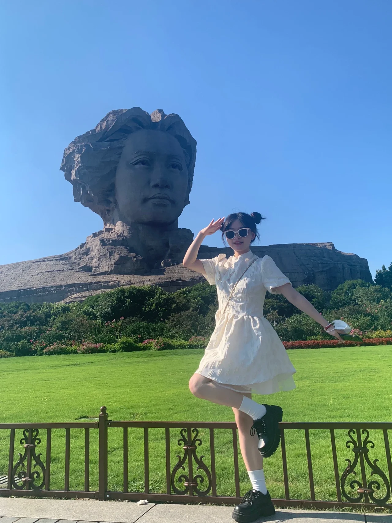 丸子头小学妹来探夜班了