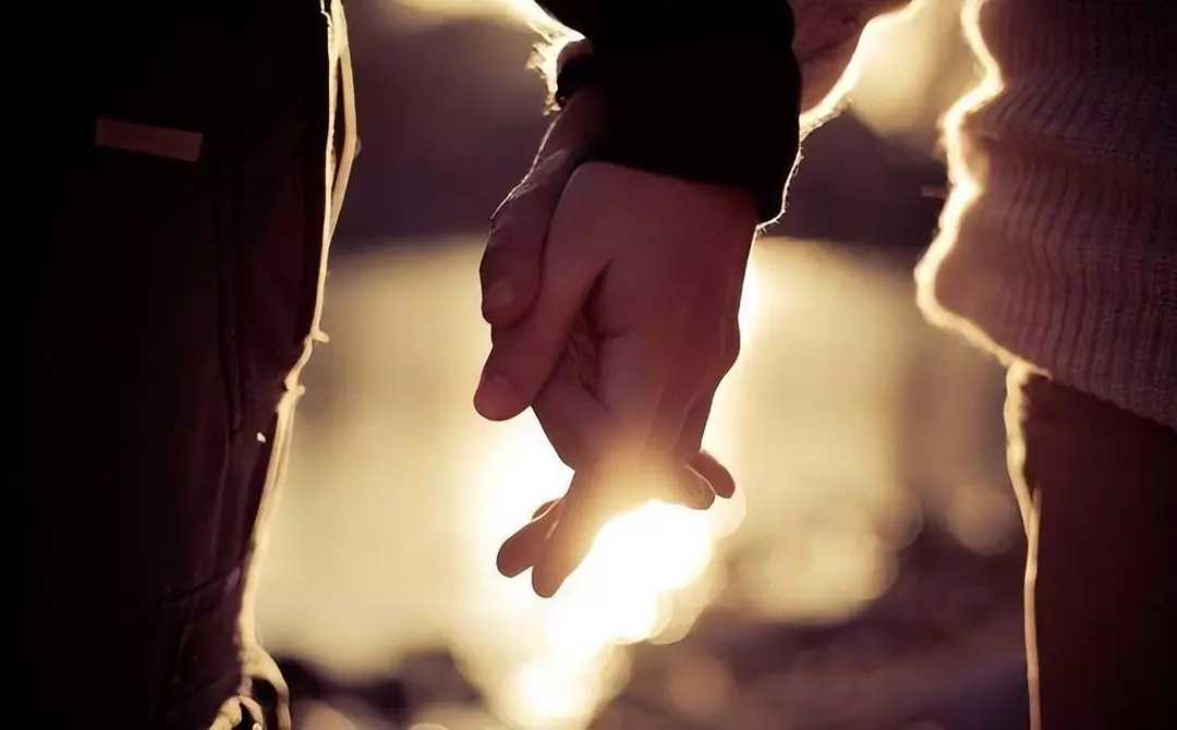 女友赌气找陌生男子车震两次，被威胁“公开裸照”，又发生性关系